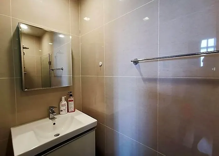 Rooftop Pool Gym Luxury Cozy Free Wifi 612 4*